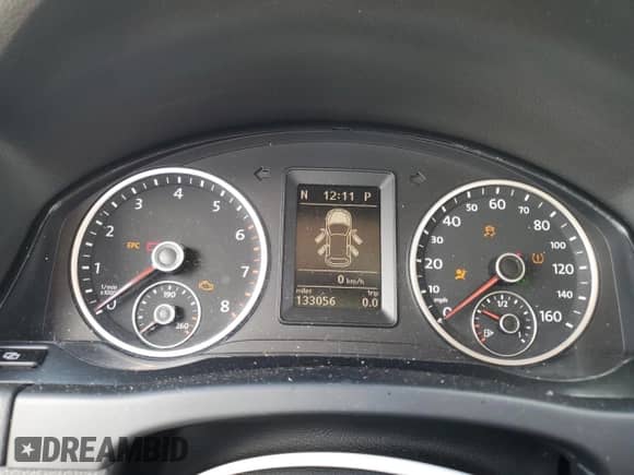 2012 Volkswagen Tiguan S с VIN WVGAV7AX4CW000140, выставлен на аукционе Copart как лот 80901355 с пробегом 133 056 миль миль и Списание • Salvage title. История ставок и продаж доступна на DreamBid. Изображение 9.