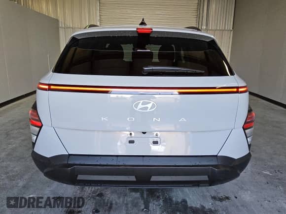 2025 Hyundai Kona SEL с VIN KM8HB3AB6SU204906, выставлен на аукционе Copart как лот 85056774 с пробегом 5 928 миль миль и Чистый • Clean title. История ставок и продаж доступна на DreamBid. Изображение 6.