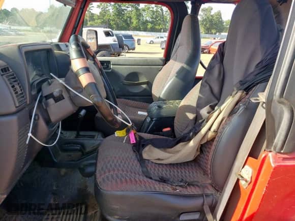 2000 Jeep Wrangler SE with VIN 1J4FA29P6YP703375, listed as a Copart auction lot 66914735 with 174,624 mi miles and Salvage title. Bid and sale history available at DreamBid. Image 7.