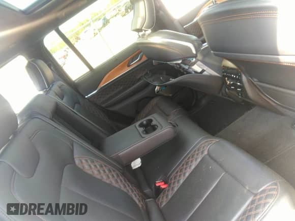 2022 Jeep Grand Cherokee Summit Reserve z VIN 1C4RJHEG8N8588988, wystawiony jako IAAI lot #42059989 z przebiegiem 51 699 mil mil oraz . Historia ofert i sprzedaży dostępna na DreamBid. Obrazek 8.