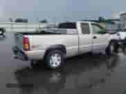 2005 GMC Sierra 1500 SLT z VIN 2GTEK19B551263431, wystawiony jako Copart lot #60635575 z przebiegiem 299 324 mil mil oraz Szkoda całkowita • Salvage title. Historia ofert i sprzedaży dostępna na DreamBid. Obrazek 3.