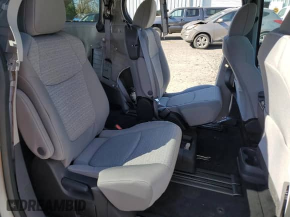 2023 Toyota Sienna LE z VIN 5TDKSKFC4PS077574, wystawiony jako Copart lot #53733535 z przebiegiem 16 612 mil mil oraz Szkoda całkowita • Salvage title. Historia ofert i sprzedaży dostępna na DreamBid. Obrazek 11.