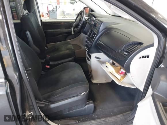 2012 Dodge Grand Caravan American Value z VIN 2C4RDGBG7CR104770, wystawiony jako IAAI lot #42640518 z przebiegiem 108 356 mil mil oraz . Historia ofert i sprzedaży dostępna na DreamBid. Obrazek 5.