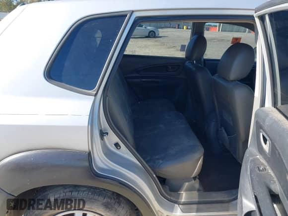 2007 Hyundai Tucson SE with VIN KM8JN12D67U674101, listed as a IAAI auction lot 43503952 with 197,306 mi miles and . Bid and sale history available at DreamBid. Image 8.