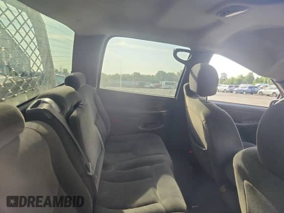2005 Chevrolet Silverado 2500HD LS с VIN 1GCHK23225F941993, выставлен на аукционе Copart как лот 63600455 с пробегом Не указан миль и Списание • Salvage title. История ставок и продаж доступна на DreamBid. Изображение 10.