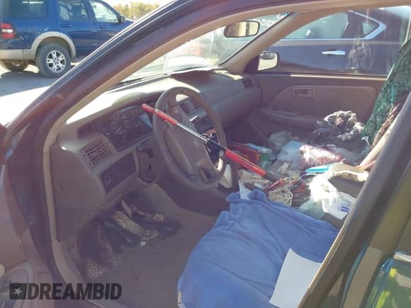 1998 Toyota Camry LE z VIN JT2BG22KXW0218012, wystawiony jako IAAI lot #43423460 z przebiegiem Nie podano mil oraz . Historia ofert i sprzedaży dostępna na DreamBid. Obrazek 5.