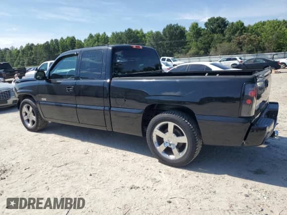 2006 Chevrolet Silverado SS z VIN 2GCEC19N961280371, wystawiony jako Copart lot #61409935 z przebiegiem 202 617 mil mil oraz Szkoda całkowita • Salvage title. Historia ofert i sprzedaży dostępna na DreamBid. Obrazek 2.