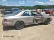 1999 Toyota Camry LE z VIN 4T1BF22K2XU932314, wystawiony jako Copart lot #69739255 z przebiegiem 176 233 mil mil oraz Szkoda całkowita • Salvage title. Historia ofert i sprzedaży dostępna na DreamBid. Obrazek 3.