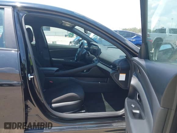 2025 Hyundai Elantra Blue with VIN KMHLM4DJ6SU133073, listed as a IAAI auction lot 42933976 with 6,503 mi miles and . Bid and sale history available at DreamBid. Image 5.