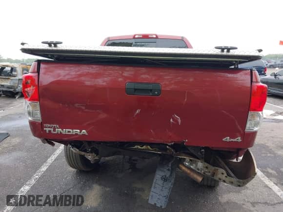 2010 Toyota Tundra с VIN 5TFUY5F14AX149494, выставлен на аукционе IAAI как лот 42162335 с пробегом 177 716 миль миль и . История ставок и продаж доступна на DreamBid. Изображение 16.