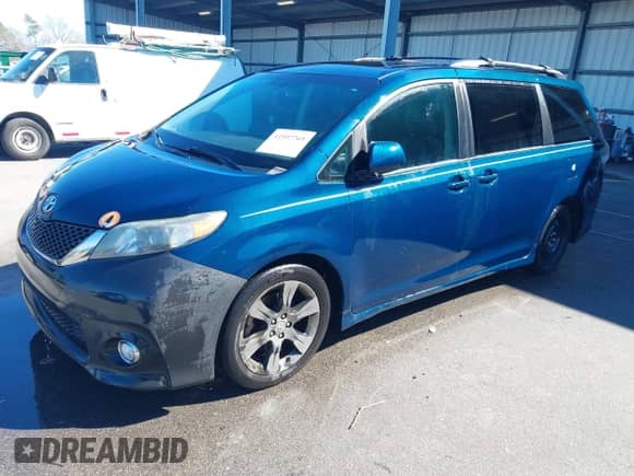 2011 Toyota Sienna SE with VIN 5TDXK3DC3BS115626, listed as a IAAI auction lot 41597769 with 252,135 mi miles and . Bid and sale history available at DreamBid. Image 17.