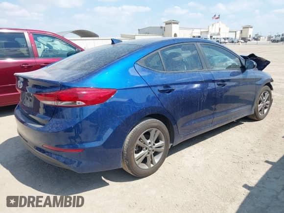 2018 Hyundai Elantra SEL z VIN 5NPD84LF2JH268361, wystawiony jako IAAI lot #43050610 z przebiegiem 48 370 mil mil oraz . Historia ofert i sprzedaży dostępna na DreamBid. Obrazek 4.