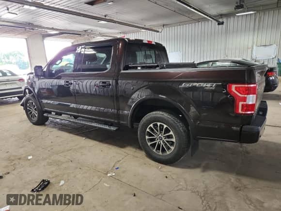 2018 Ford F-150 XLT z VIN 1FTEW1EP7JFB82021, wystawiony jako Copart lot #87015425 z przebiegiem 178 331 mil mil oraz Nie do naprawy • Non repairable. Historia ofert i sprzedaży dostępna na DreamBid. Obrazek 2.
