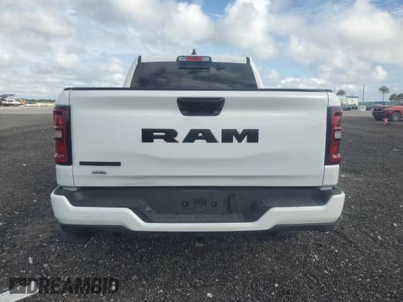 2025 Ram 1500 Big Horn z VIN 1C6RREFG9SN668925, wystawiony jako Copart lot #84624335 z przebiegiem 9 188 mil mil oraz Szkoda całkowita • Salvage title. Historia ofert i sprzedaży dostępna na DreamBid. Obrazek 6.