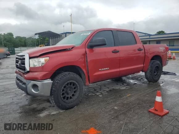 2013 Toyota Tundra z VIN 5TFDM5F15DX047007, wystawiony jako Copart lot #55633835 z przebiegiem 112 604 mil mil oraz Szkoda całkowita • Salvage title. Historia ofert i sprzedaży dostępna na DreamBid. Obrazek 1.