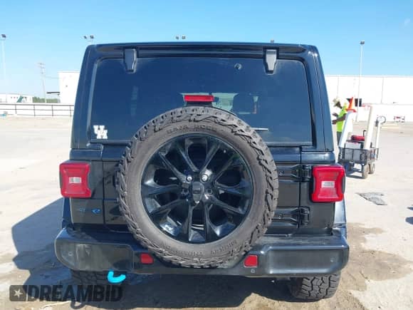 2021 Jeep Wrangler Unlimited Sahara with VIN 1C4JJXP68MW863992, listed as a IAAI auction lot 40618902 with 30,112 mi miles and . Bid and sale history available at DreamBid. Image 17.
