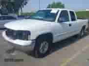 2000 GMC Sierra 1500 SLE z VIN 1GTEC19T0YZ300810, wystawiony jako IAAI lot #42471227 z przebiegiem Nie podano mil oraz . Historia ofert i sprzedaży dostępna na DreamBid. Obrazek 17.