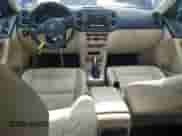 2016 Volkswagen Tiguan S z VIN WVGAV7AX8GW611844, wystawiony jako Copart lot #70020365 z przebiegiem 138 036 mil mil oraz Szkoda całkowita • Salvage title. Historia ofert i sprzedaży dostępna na DreamBid. Obrazek 8.