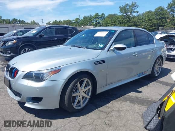 2006 BMW 5 Series M5 с VIN WBSNB93516B582451, выставлен на аукционе IAAI как лот 43017868 с пробегом 77 262 миль миль и . История ставок и продаж доступна на DreamBid. Изображение 2.