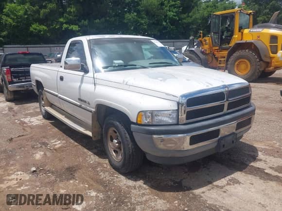 1994 Dodge 1500 z VIN 1B7HC16YXRS728049, wystawiony jako IAAI lot #42449949 z przebiegiem 132 493 mil mil oraz . Historia ofert i sprzedaży dostępna na DreamBid. Obrazek 1.