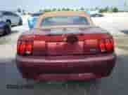 2004 Ford Mustang Deluxe z VIN 1FAFP44484F109180, wystawiony jako Copart lot #53024575 z przebiegiem 117 917 mil mil oraz Szkoda całkowita • Salvage title. Historia ofert i sprzedaży dostępna na DreamBid. Obrazek 6.