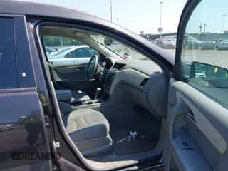 2017 Chevrolet Traverse LS с VIN 1GNKVFED4HJ333517, выставлен на аукционе IAAI как лот 42860477 с пробегом 116 568 миль миль и . История ставок и продаж доступна на DreamBid. Изображение 5.