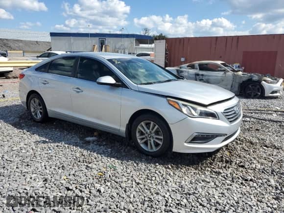 2015 Hyundai Sonata SE z VIN 5NPE24AF4FH150733, wystawiony jako Copart lot #84549045 z przebiegiem 199 824 mil mil oraz Szkoda całkowita • Salvage title. Historia ofert i sprzedaży dostępna na DreamBid. Obrazek 4.