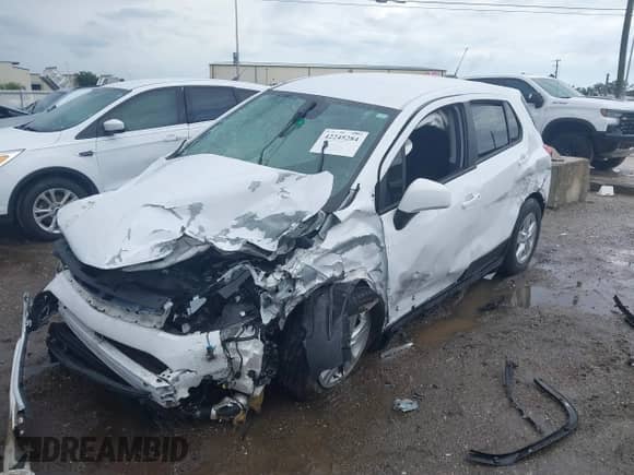 2022 Chevrolet Trax LS с VIN KL7CJNSM7NB543376, выставлен на аукционе IAAI как лот 42245284 с пробегом 74 681 миль миль и . История ставок и продаж доступна на DreamBid. Изображение 2.