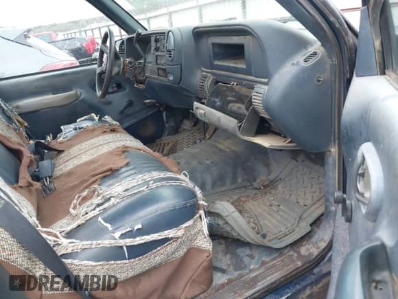 2000 Chevrolet Silverado 3500 z VIN 1GCGC34R4YR161927, wystawiony jako IAAI lot #40774233 z przebiegiem 220 558 mil mil oraz . Historia ofert i sprzedaży dostępna na DreamBid. Obrazek 5.