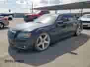 2012 Chrysler 300 S z VIN 2C3CCABG0CH251495, wystawiony jako Copart lot #86177115 z przebiegiem 98 531 mil mil oraz Czysty tytuł • Clean title. Historia ofert i sprzedaży dostępna na DreamBid. Obrazek 1.