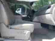 2009 Chevrolet Tahoe 2LT z VIN 1GNFK23069R286495, wystawiony jako IAAI lot #42383209 z przebiegiem 204 426 mil mil oraz . Historia ofert i sprzedaży dostępna na DreamBid. Obrazek 5.
