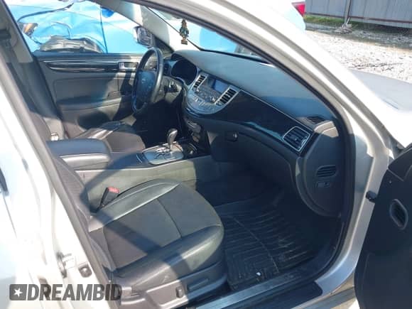 2013 Hyundai Genesis 3.8L с VIN KMHGC4DD2DU221099, выставлен на аукционе IAAI как лот 42852437 с пробегом 185 793 миль миль и . История ставок и продаж доступна на DreamBid. Изображение 5.