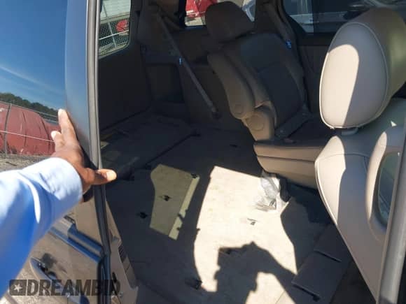 2009 Toyota Sienna XLE with VIN 5TDZK22C19S236610, listed as a IAAI auction lot 43491937 with 352,699 mi miles and . Bid and sale history available at DreamBid. Image 8.