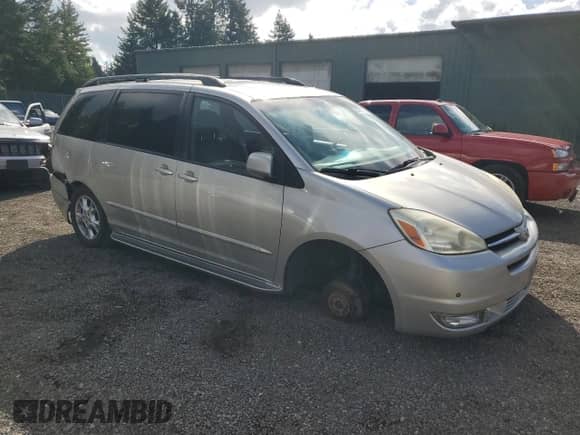 2005 Toyota Sienna XLE z VIN 5TDBA22CX5S051132, wystawiony jako Copart lot #84712135 z przebiegiem 179 807 mil mil oraz Szkoda całkowita • Salvage title. Historia ofert i sprzedaży dostępna na DreamBid. Obrazek 4.