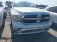 2018 Ram 1500 Big Horn z VIN 1C6RR7GG5JS120639, wystawiony jako IAAI lot #43151998 z przebiegiem 106 930 mil mil oraz . Historia ofert i sprzedaży dostępna na DreamBid. Obrazek 6.