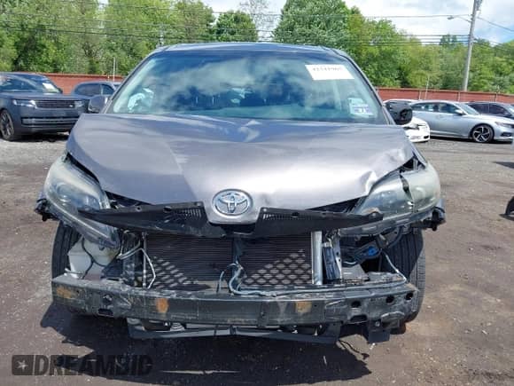 2015 Toyota Sienna SE with VIN 5TDXK3DC2FS559232, listed as a IAAI auction lot 42341965 with 130,732 mi miles and . Bid and sale history available at DreamBid. Image 19.