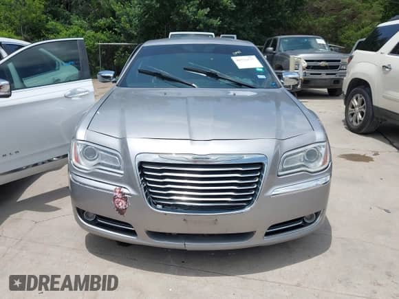2013 Chrysler 300 C с VIN 2C3CCAEG2DH606373, выставлен на аукционе IAAI как лот 42533677 с пробегом 188 303 миль миль и . История ставок и продаж доступна на DreamBid. Изображение 12.