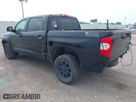 2017 Toyota Tundra SR5 z VIN 5TFEW5F10HX221912, wystawiony jako IAAI lot #42268725 z przebiegiem 92 588 mil mil oraz . Historia ofert i sprzedaży dostępna na DreamBid. Obrazek 3.