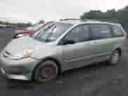 2010 Toyota Sienna CE z VIN 5TDKK4CCXAS303057, wystawiony jako IAAI lot #43411711 z przebiegiem 153 537 mil mil oraz . Historia ofert i sprzedaży dostępna na DreamBid. Obrazek 6.