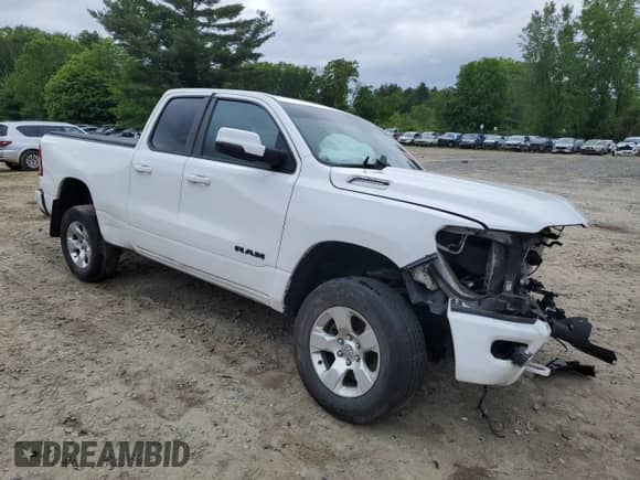 2021 Ram 1500 Big Horn z VIN 1C6SRFBT8MN734958, wystawiony jako Copart lot #58760045 z przebiegiem Nie podano mil oraz Szkoda całkowita • Salvage title. Historia ofert i sprzedaży dostępna na DreamBid. Obrazek 4.