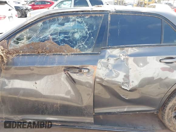 2023 Chrysler 300 S с VIN 2C3CCABG0PH633290, выставлен на аукционе IAAI как лот 42497825 с пробегом 35 457 миль миль и . История ставок и продаж доступна на DreamBid. Изображение 14.