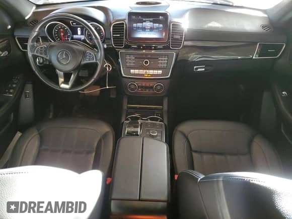 2017 Mercedes-Benz GLS 450 z VIN 4JGDF6EE5HA906220, wystawiony jako Copart lot #82508185 z przebiegiem 94 842 mil mil oraz Szkoda całkowita • Salvage title. Historia ofert i sprzedaży dostępna na DreamBid. Obrazek 8.