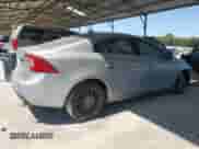 2013 Volvo S60 T5 Premier z VIN YV1612FS8D2206067, wystawiony jako Copart lot #71560615 z przebiegiem 96 211 mil mil oraz Szkoda całkowita • Salvage title. Historia ofert i sprzedaży dostępna na DreamBid. Obrazek 3.
