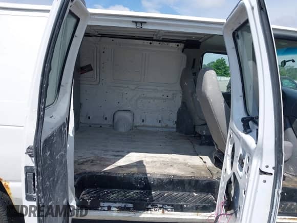 2007 Ford Econoline Cargo Commercial z VIN 1FTNE24L57DA53187, wystawiony jako IAAI lot #42302365 z przebiegiem Nie podano mil oraz . Historia ofert i sprzedaży dostępna na DreamBid. Obrazek 8.