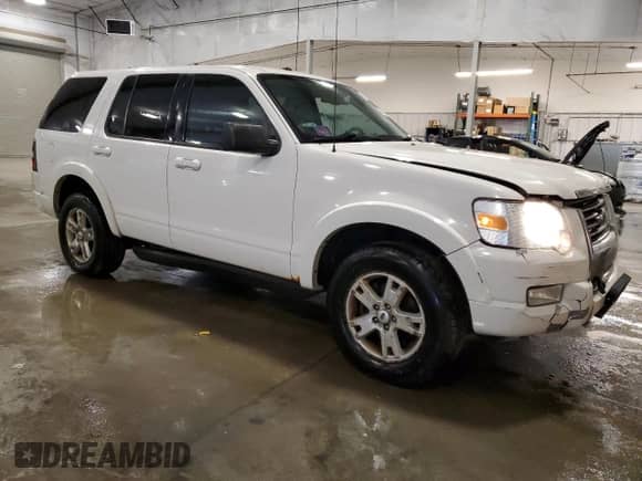 2010 Ford Explorer XLT с VIN 1FMEU7DE6AUA83335, выставлен на аукционе Copart как лот 67461965 с пробегом 104 184 миль миль и Списание • Salvage title. История ставок и продаж доступна на DreamBid. Изображение 4.