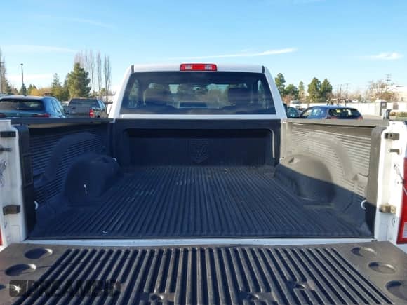 2011 Ram 1500 ST z VIN 3D7JB1EK1BG506911, wystawiony jako IAAI lot #41390919 z przebiegiem 64 689 mil mil oraz . Historia ofert i sprzedaży dostępna na DreamBid. Obrazek 8.