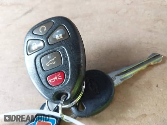 2016 Chevrolet Traverse LT z VIN 1GNKRHKD4GJ263505, wystawiony jako IAAI lot #43001840 z przebiegiem 102 987 mil mil oraz . Historia ofert i sprzedaży dostępna na DreamBid. Obrazek 11.