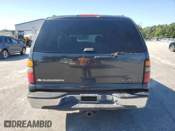 2005 Chevrolet Suburban LT с VIN 1GNFK16Z25J260912, выставлен на аукционе Copart как лот 68067044 с пробегом 310 887 миль миль и Списание • Salvage title. История ставок и продаж доступна на DreamBid. Изображение 6.