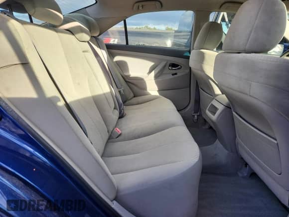 2007 Toyota Camry CE z VIN 4T1BE46K67U175653, wystawiony jako Copart lot #85743085 z przebiegiem 198 447 mil mil oraz Czysty tytuł • Clean title. Historia ofert i sprzedaży dostępna na DreamBid. Obrazek 10.