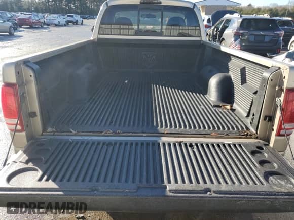 2002 Dodge Dakota z VIN 1B7FL16XX2S702359, wystawiony jako Copart lot #43026735 z przebiegiem 103 633 mil mil oraz Szkoda całkowita • Salvage title. Historia ofert i sprzedaży dostępna na DreamBid. Obrazek 10.